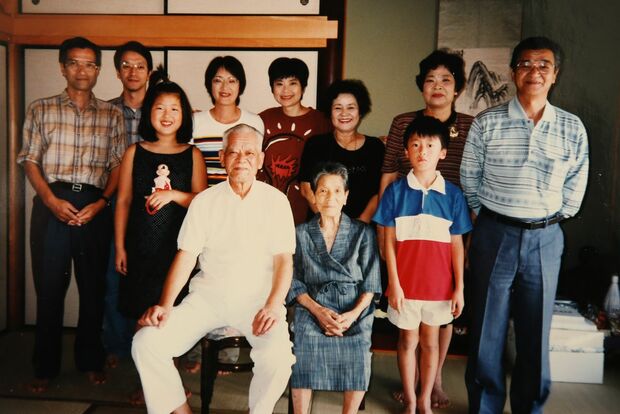 『天然コケッコー』では親戚が集まって取材に協力してくれた。後列中央がくらもちさん