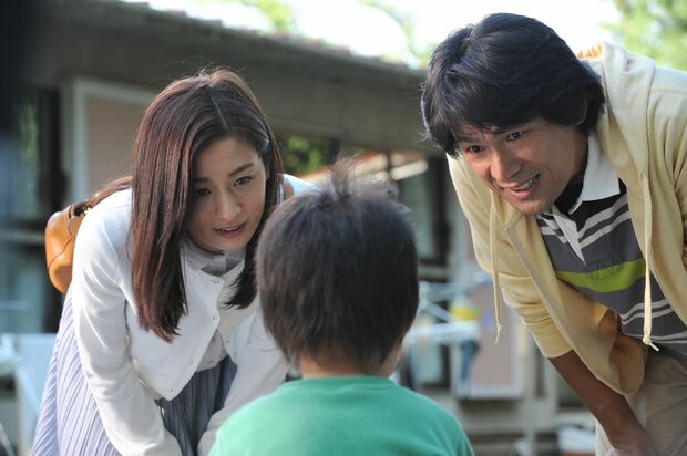  尾野真千子と江口洋介が特別養子縁組で本当の家族をつくる夫婦を熱演（テレビ朝日提供）
