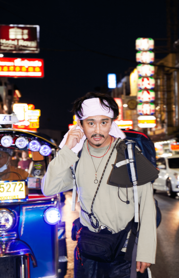 旅の最後。「でも、帰ってきた後の写真はめちゃくちゃ表情をつくってる(笑)。同じように目を見開いてるけど、全然違っていて」と話した。(撮影=ERINA FUJIWARA)