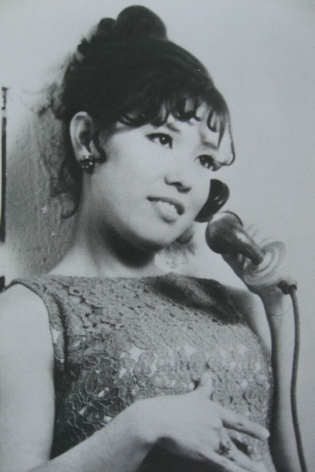 シャンソン歌手としてデビューし、活躍していた当時の平野レミ