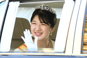 1月1日、新年祝賀のため、上皇ご夫妻が住まわれている仙洞御所を訪問された愛子さま