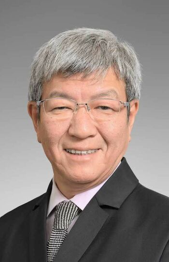 大久保公裕先生　医学博士。日本医科大学大学院耳鼻咽喉科卒業後、アメリカ国立衛生研究所（NH）留学。現在、日本医科大学名誉教授、寄附講座花粉症学講座教授。免疫アレルギー性疾患のエキスパートであり、花粉症治療の第一人者として診察をする一方、国や企業との共同研究などを行う。著書多数。