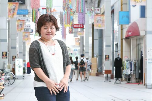 「タウンモビリティステーションふくねこ」のある商店街。誰もが楽しく出かけられる街づくりを目指す　撮影／吉岡竜紀