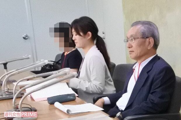 6日に厚労省で行われた提訴会見の様子。写真右から徳住堅治弁護士、伊藤安奈弁護士、福田さん