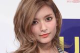 モデル・ローラ、懲りない“過剰露出”な農作業姿に「田植えには無理がある」ファ…