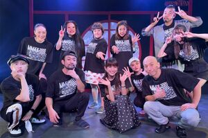 『GOHCAGO〜御加護〜』の出演者との集合写真をSNSに載せる上原多香子（本人Twitterより）