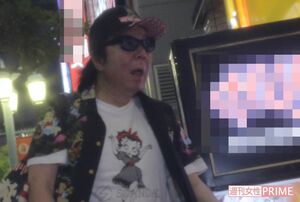 ２回目の打ち上げ会場に入ろうとする古田