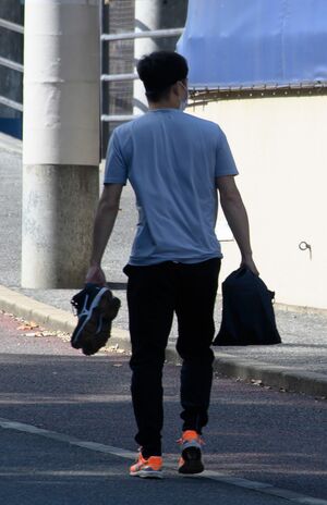 2軍施設内を歩く斎藤佑樹