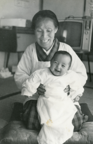 赤ちゃんのころからすでにアイドルスマイル!?