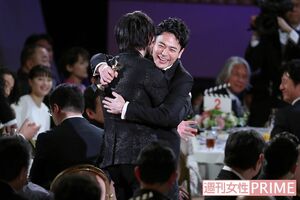 「会場が引いているのでは……（笑）」と本人たちも不安になるほど、終始ラブラブだった2人。広瀬すずなど『怒り』関係者も笑顔で見守った　撮影／齋藤周造