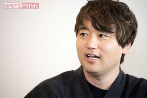 武田双雲（たけだ・そううん）約3年間サラリーマンとしてNTTに勤務した後、書道家として独立。音楽家、彫刻家などさまざまなアーティストとのコラボなど、独自の創作活動で注目を集める