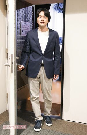 この日は朝から収録スタートの北村匠海。午前中のシーンを予定どおり撮り終え、スタジオを出たところ撮影/吉岡竜紀