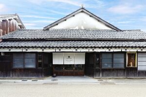 旧造り酒屋の風情を残す和室から、庭を望む部屋まで趣の異なる全6室
