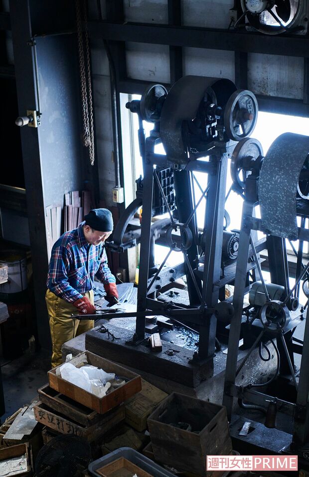 タケフナイフビレッジの工房での様子　撮影／山田智絵