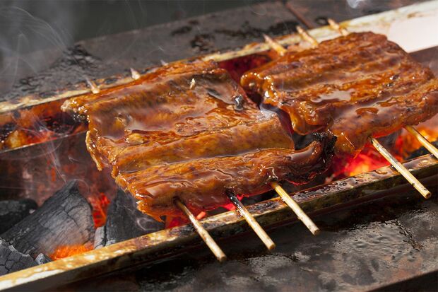 関東は金串が使用されることが多く、関西は木の串が一般的