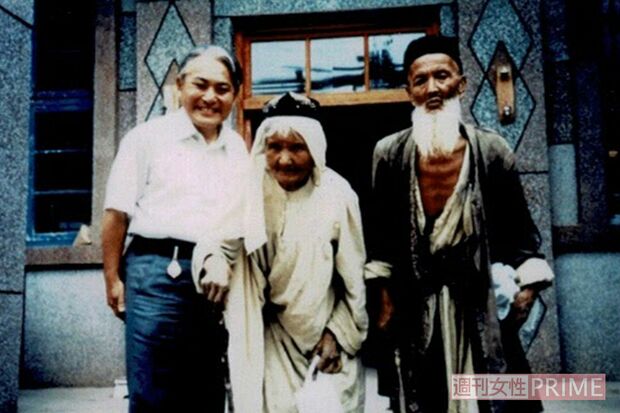 シルクロード・ホータンで健診に訪れた100歳越えの最長寿夫婦と