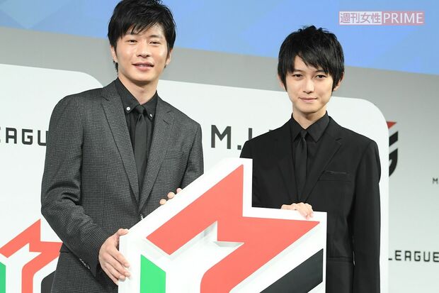 2018年、プロ麻雀リーグ『Mリーグ』発足会見に出席した田中圭(左)と本郷奏多