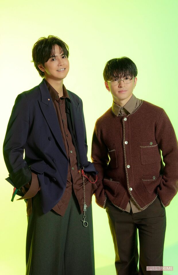 写真左から片寄涼太、　佐野玲於（GENERATIONS）　撮影／伊藤和幸　ヘアメイク／寺本剛　スタイリスト／吉田ケイスケ