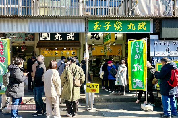 玉子焼は築地場外市場の名物のひとつ。丸武以外にも玉子焼き店が多く並ぶエリア