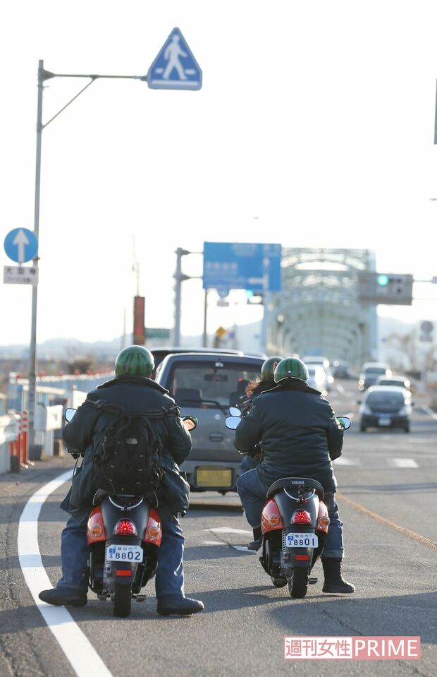 【16】気づけばあたりは夕暮れ。後ろ姿からは疲労感が漂うが、旅は続く　撮影／斎藤周造