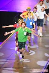 ランドセルを背負ってハシャぐSexy Zone　撮影／渡邉智裕