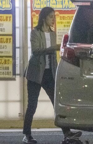 撮影は夜遅い時間まで続いていたが、共演者やスタッフに声をかけて回った“座長”の天海祐希（2022年5月）