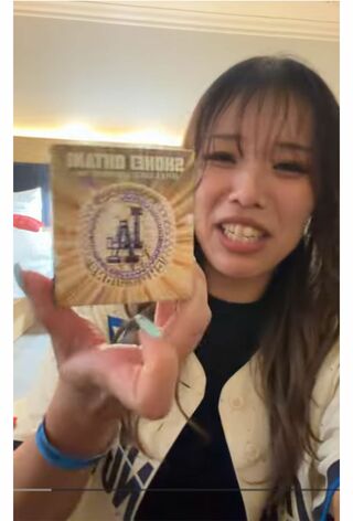 ドジャースから豪華ギフトをもらったYouTuber、大谷選手仕様のワールドシリーズチャンピオンリングのレプリカ(本人YouTubeより)