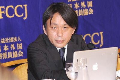 石垣議員の元私設秘書の菅野完氏（写真／共同通信イメージズ）