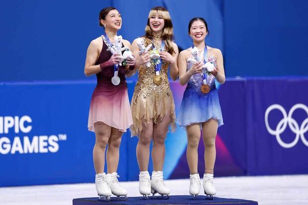 表彰台左から銀メダルの坂本花織選手、金メダルのアリサ・リュウ選手、銅メダルの中井亜美選手（撮影／JMPA）