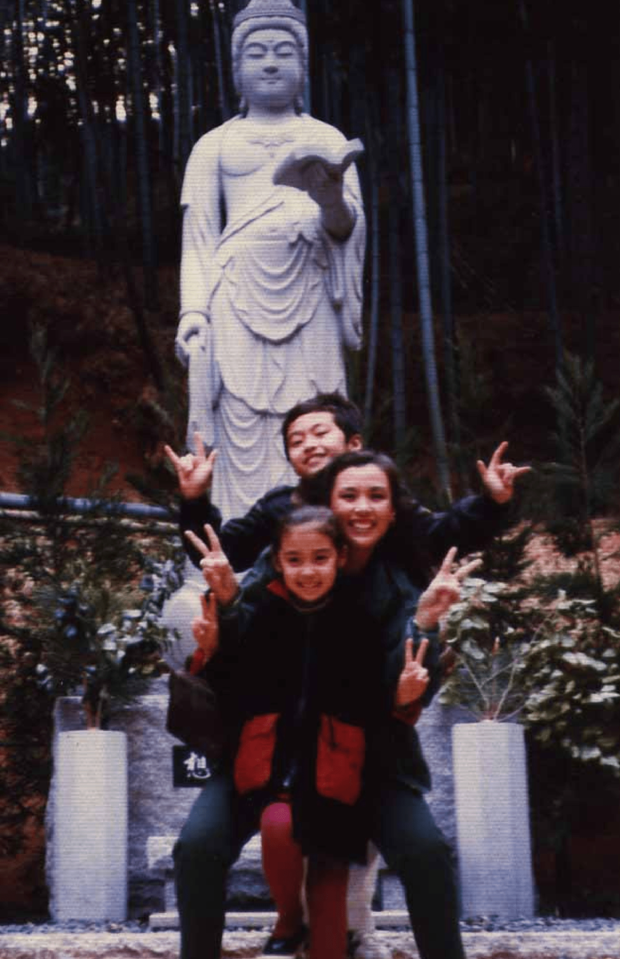 '84年、長男が6年生、えみりが3年生のころ。マリは女優として数々のテレビドラマにも出演している