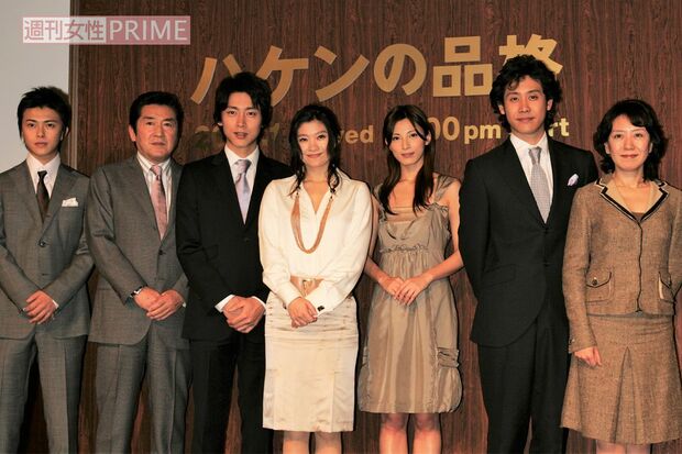 シーズン1の記者会見では、2017年に亡くなった松方弘樹さん（写真左から2番目）の姿も