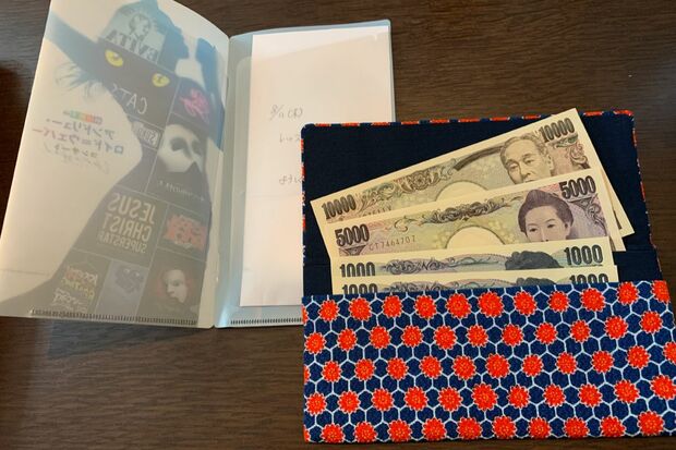 「人にお渡しするお金は新札と決めています」と専用の新札入れを用意している