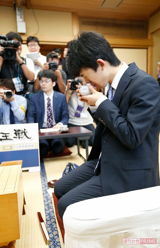 第30期 竜王戦決勝トーナメント1回戦（'17年6月26日）　撮影／本誌写真班