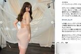 プロディースする下着ブランドの新商品を紹介する小嶋陽菜（本人のインスタグラムより）