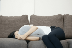 脳のダメージによる影響は自律神経や運動神経にも及び疲労状態に※写真はイメージです