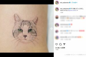 愛猫「サバ美」のタトゥーを入れた坂本美雨（公式インスタグラムより）