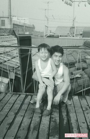 寺島進、父親と自宅にて