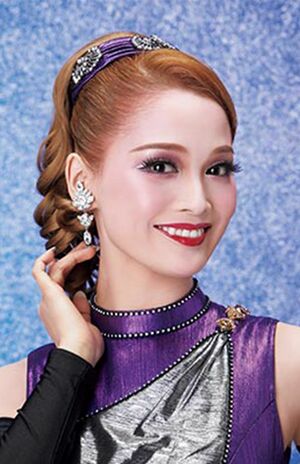 Aさんに火傷を負わせたとされる天彩峰里（宝塚公式HPより）