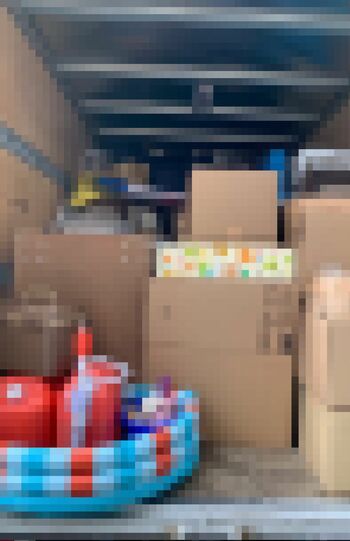 母親が子どもを連れて夜逃げをすることも。子ども用のプールも、一緒に運んでいく（画像提供、宮野さん）