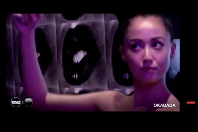 クラブでノリノリの様子が大写しにされる沢尻エリカ（YouTubeより）