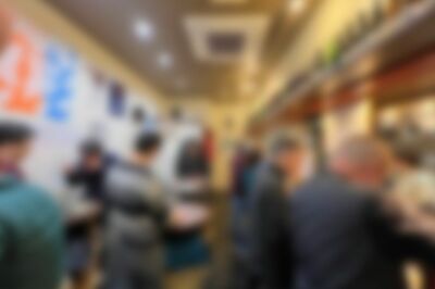 営業中の立ち飲み居酒屋。事件はここのトイレで起きた（飲食店紹介サイトより、編集部で一部加工）