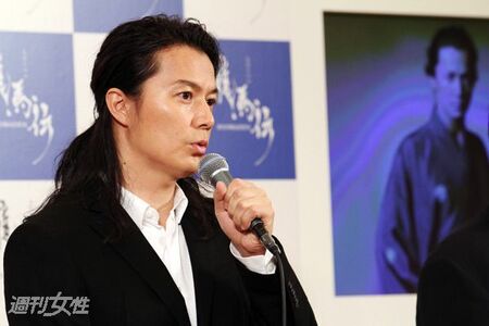 ロングヘアも似合う福山雅治