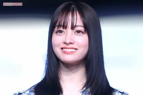橋本環奈、マーライオンの放水を受け止める“人間ジョッキ”ポーズから見える「振り切り」に絶賛の声…足元…