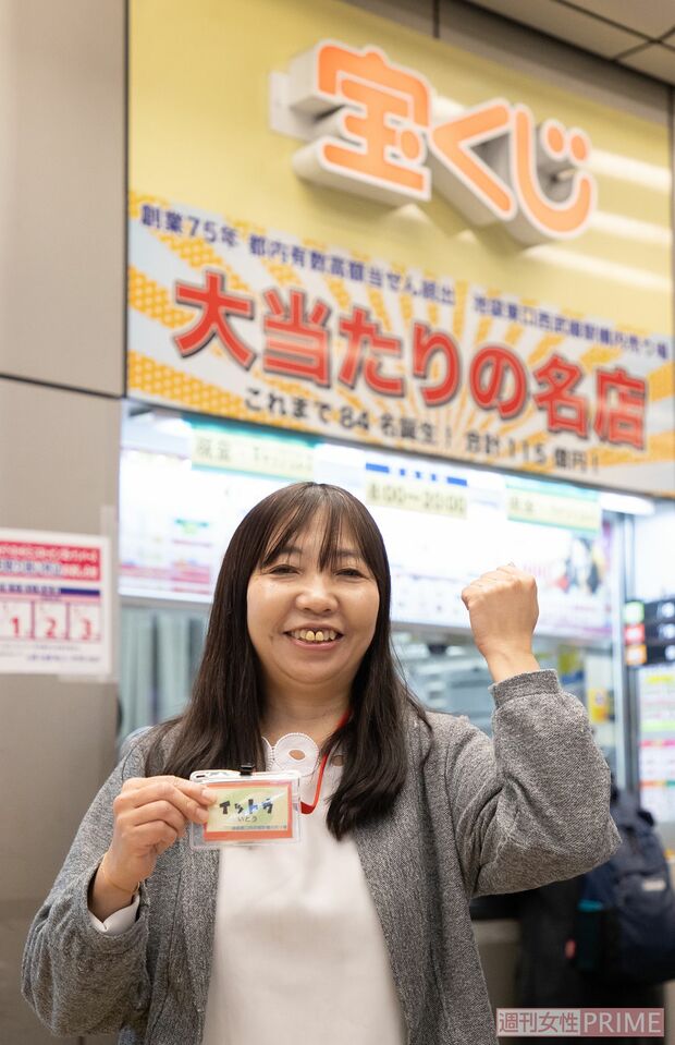 伊藤利奈さん「池袋東口西武線駅構内売り場」東京都豊島区南池袋1-28　（撮影／齋藤周造）