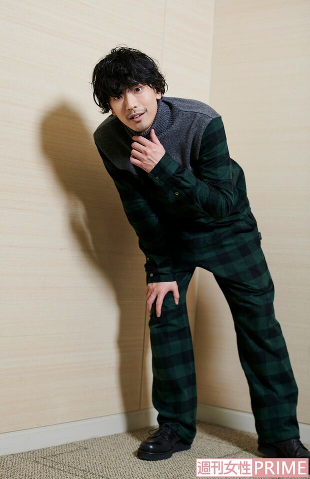 「僕が俳優さんを見て”すげえな！”と思うようにいつか僕自身も”すげえな！”って思われたい」黒羽麻璃央　撮影／山田智絵