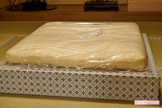 天皇がお座りになった座布団。113年経っても虫がついてない！　撮影／山田智絵