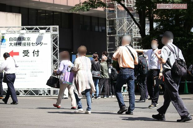 自衛隊で行われた大規模摂取センターの様子