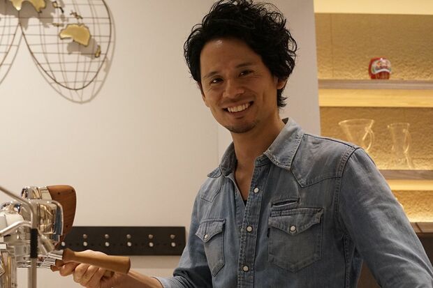 2014年ラテアート世界チャンピオンになったイケメンバリスタ山口さん 写真：Takumi Ota
