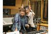 中森明菜と香取慎吾のツーショット(『新しい地図』の公式HPより)