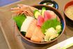 フードコートで人気の食彩五食丼